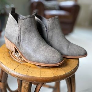 Beast booties size 5.5 grayish color